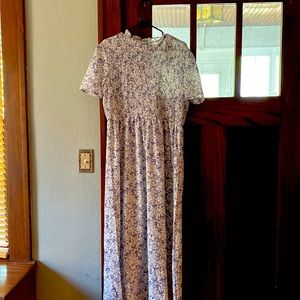 Short sleeve, blue & white floral pattern with ruched top and flowing bottom.